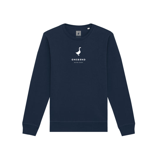 Das Der Stall Alexandersreut Crewneck ist ein marineblaues Bio-Baumwolle-Sweatshirt mit weißem Schwanenlogo und GNSSBND SINCE 2020-Schriftzug in der Mitte der Brust, flach auf weißem Grund.