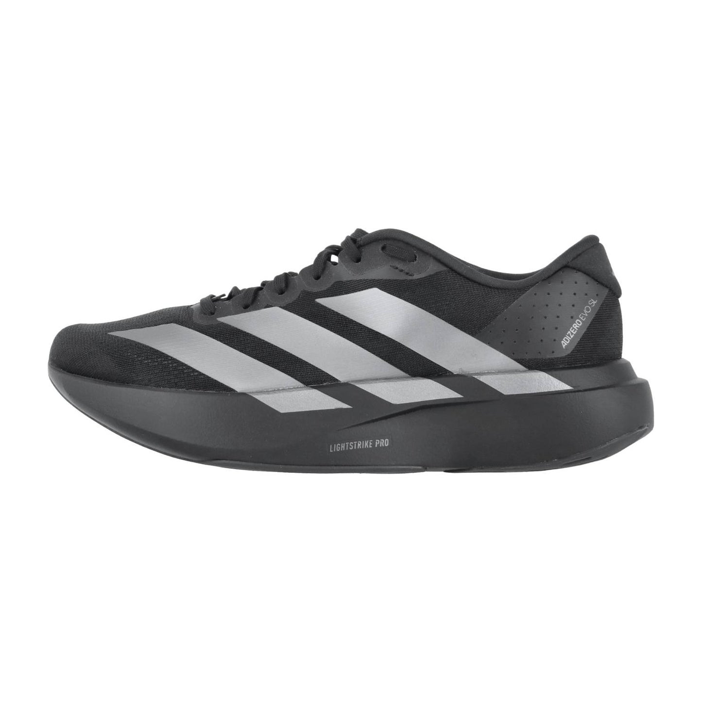 Der Adidas adizero Evo SL W ist ein schwarzer Laufschuh mit silbernen Streifen, Lightstrike Pro-Zwischensohle, dicker Sohle, niedrig geschnittenem Design, atmungsaktivem Mesh-Obermaterial und "ADIZERO PRO" an der Ferse.