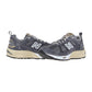 Ein Paar New Balance CM878V1 Sneakers aus grauem Wildleder und Mesh mit weißen Akzenten, beiger Zwischensohle, ABZORB-Dämpfung und Gummilaufsohle. Ein Schuh ist von der Seite gezeigt, der andere in einem Winkel für einen echten Retro-Look.