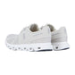 Ein Paar On CLOUD 6 Sport-Sneaker in Hellgrau mit dicker CloudTec-Dämpfung-Sohle und dezentem Logo-Branding, von hinten auf weißem Hintergrund.