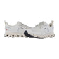 Die On CLOUD 6 WP Sneakers sind stylische, weiße Sportschuhe mit grauen und schwarzen Akzenten, dem ON-Logo und einer einzigartigen segmentierten Sohle mit CloudTec Dämpfung für Komfort. Diese Hochleistungs-Sneaker sind außerdem wasserdicht.
