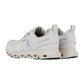 Der On CLOUD 6 WP ist ein Paar weißer, wasserdichter Sneaker mit dem On-Logo, einer segmentierten CloudTec-Dämpfungssohle und Zuglaschen an der Ferse, von hinten gesehen auf weißem Hintergrund.