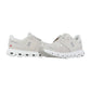 Die On CLOUD 6 Laufschuhe haben ein beiges, atmungsaktives Mesh-Obermaterial mit grauen Akzenten, eine weiße Sohle und die charakteristische CloudTec®-Dämpfung. Nebeneinander auf einem weißen Hintergrund abgebildet.