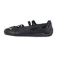 Der Puma Speedcat Ballet LTH Wns ist ein schwarzer Slipper mit schmalen elastischen Riemen und einem weißen Puma-Logo an der Schuhspitze, das im Seitenprofil auf Weiß zu sehen ist - perfekt als Motorsport-Sneaker Damen oder als schicker Leder-Ballerina.