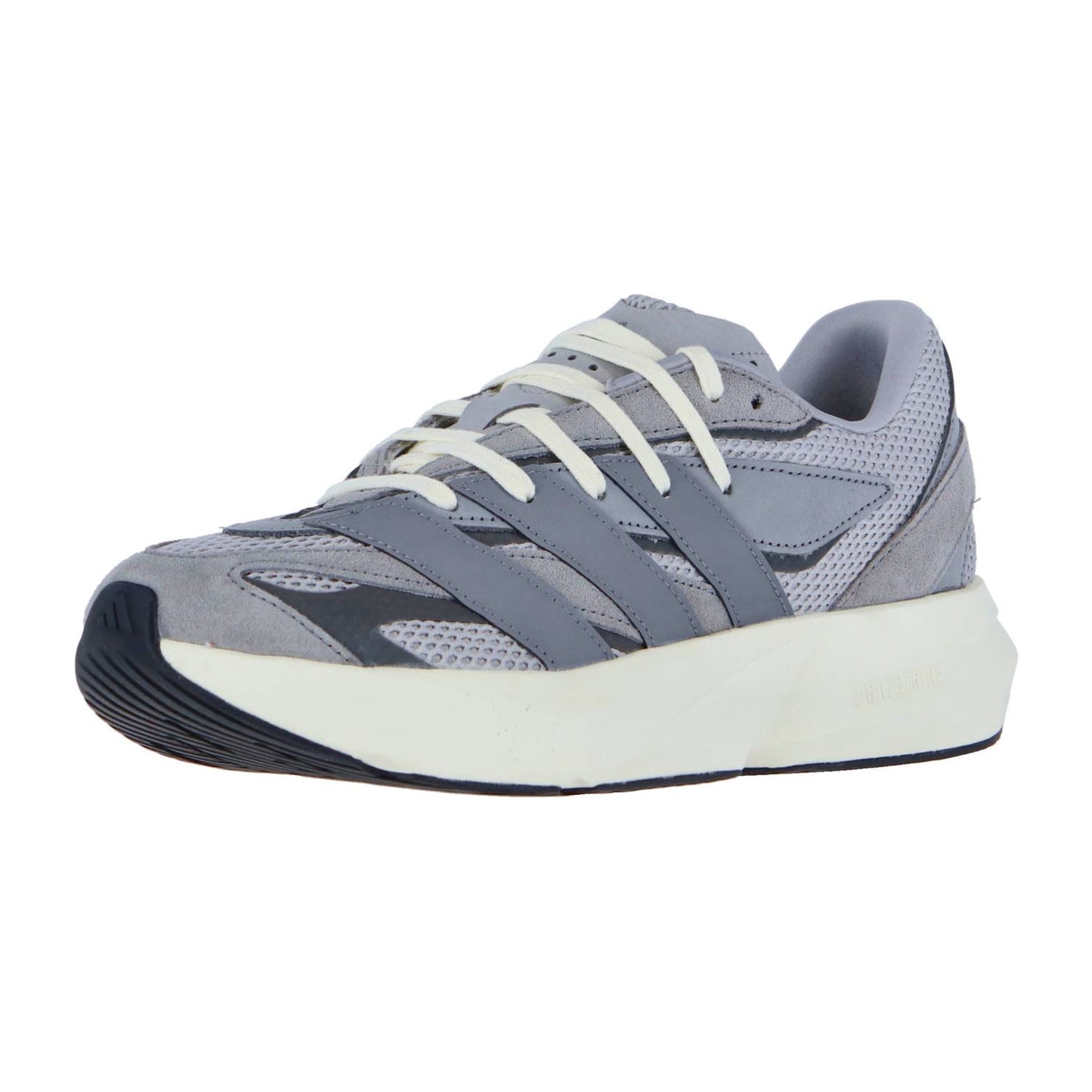 Der adidas LIGHTBLAZE ist ein grauer Sport-Sneaker mit atmungsaktivem Mesh und Wildleder, weißen Schnürsenkeln, dunkelgrauen Seitenstreifen und einer dicken weißen Sohle. Diese leichten Laufschuhe sind von dem klassischen adidas Lightblaze inspiriert.