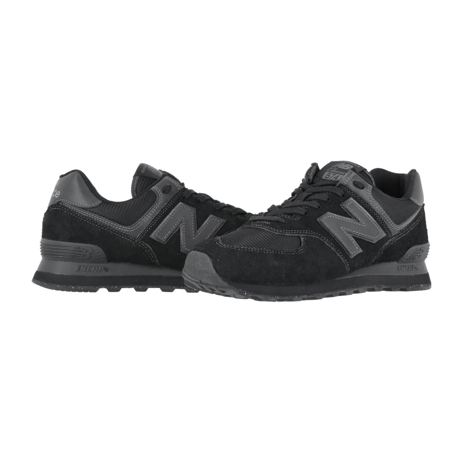 Ein Paar schwarzer New Balance ML574V3-Sneaker mit grauen Akzenten und ENCAP-Dämpfung, charakteristische N-Logos an den Seiten, werden nebeneinander auf einem schlichten weißen Hintergrund gezeigt.