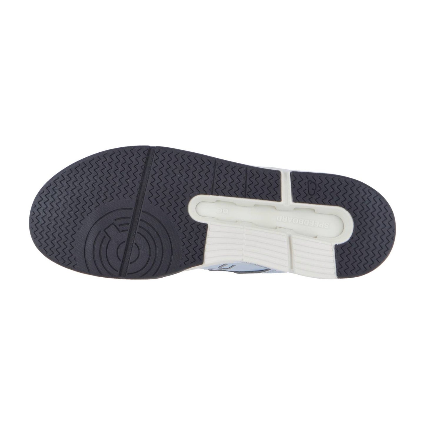 Die Abbildung zeigt die Sohle des Sneakers THE ROGER CLUBHOUSE von On mit Zickzack-Rillen, einem kreisförmigen Profil im Fersenbereich, cremefarbenen und dunklen Gummipartien für die Traktion und dem eingearbeiteten "SUPERBOARD".