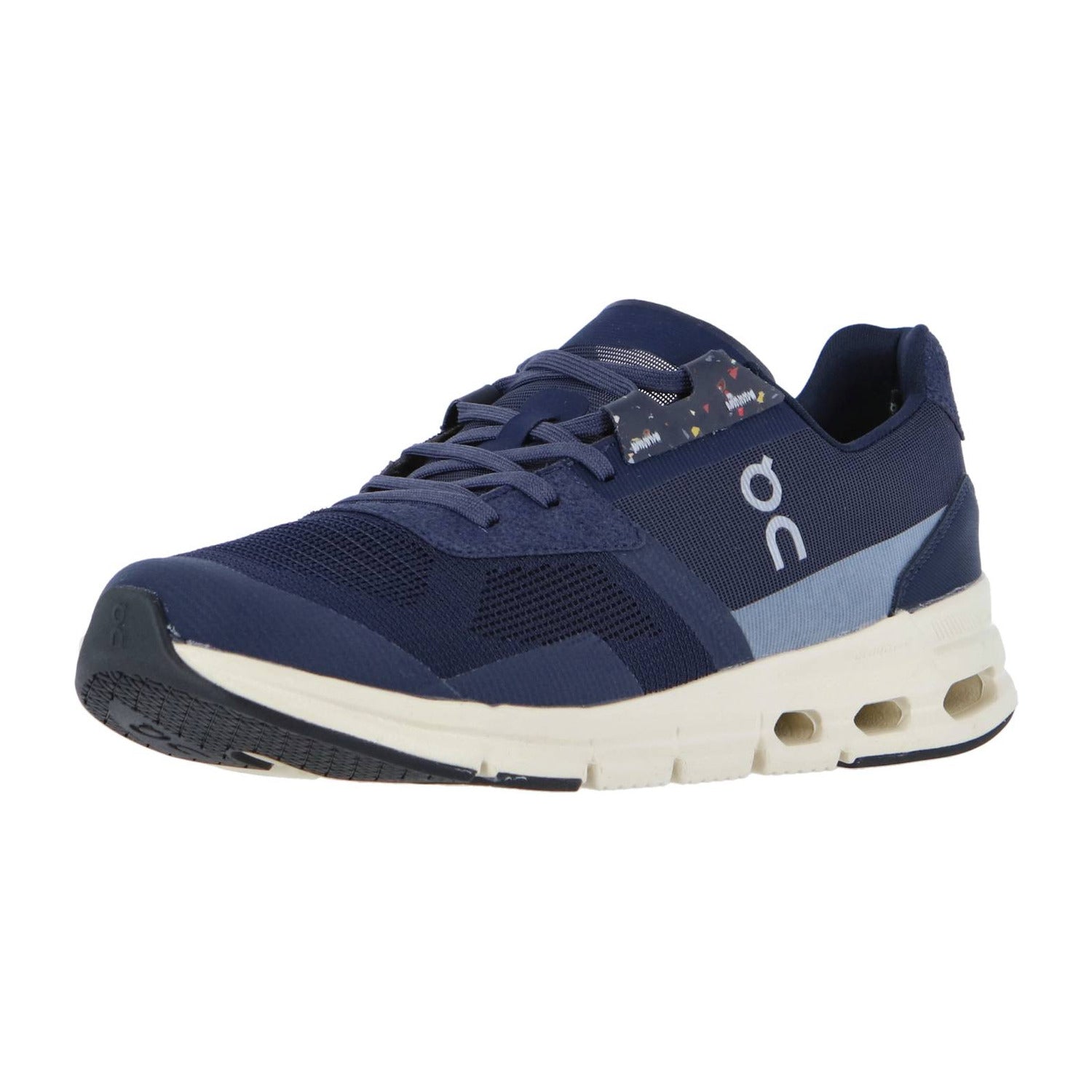 Der On CLOUDRIFT Damen Sneaker in marineblau hat ein Obermaterial aus Mesh und Synthetik, einen Schnürverschluss, ein weißes seitliches Logo, eine weiße Sohle und sichtbare CloudTec-Dämpfung für hervorragende Dämpfung.